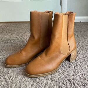 Women’s Zipper Closure Boots